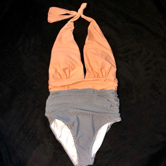 Pink & black swimsuit - Picture 3 of 5